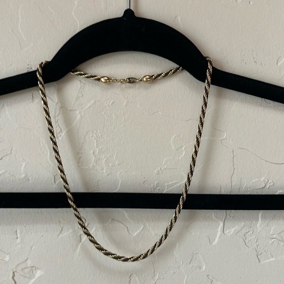 Trifari Jewelry - VINTAGE TRIFARI GOLD AND BLACK NECKLACE